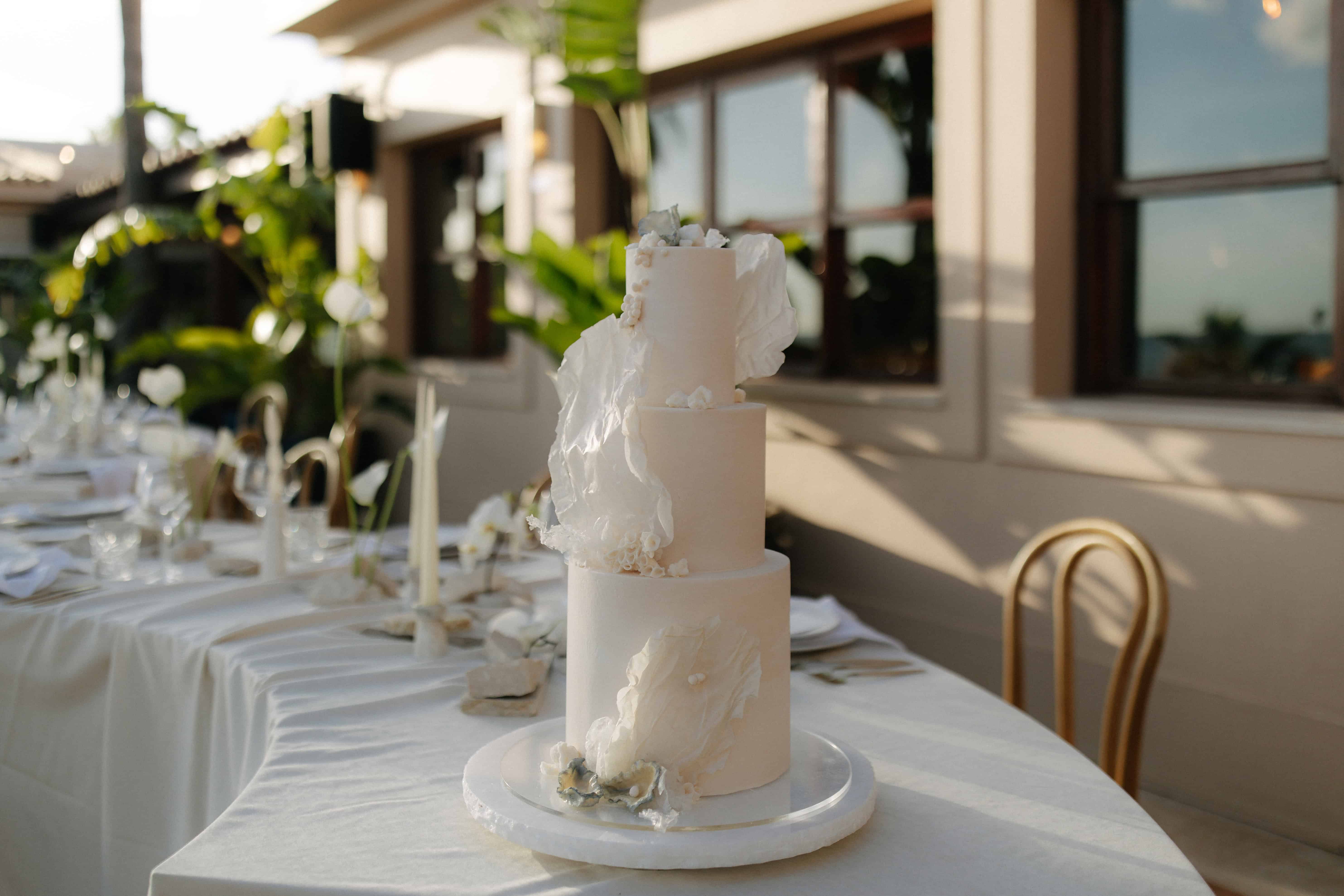 Cake Cutting & Sparkling Wine - Le Club